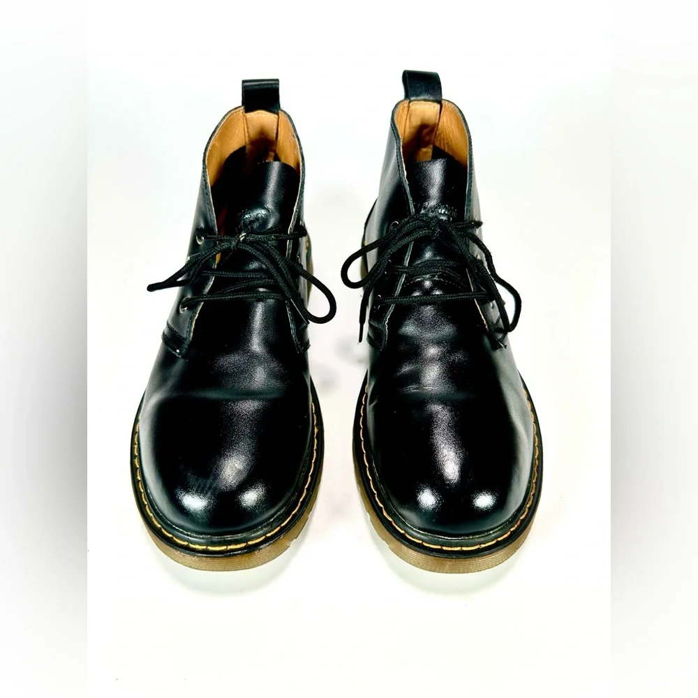 Dr. Martens Men’s Chukka Boots in black